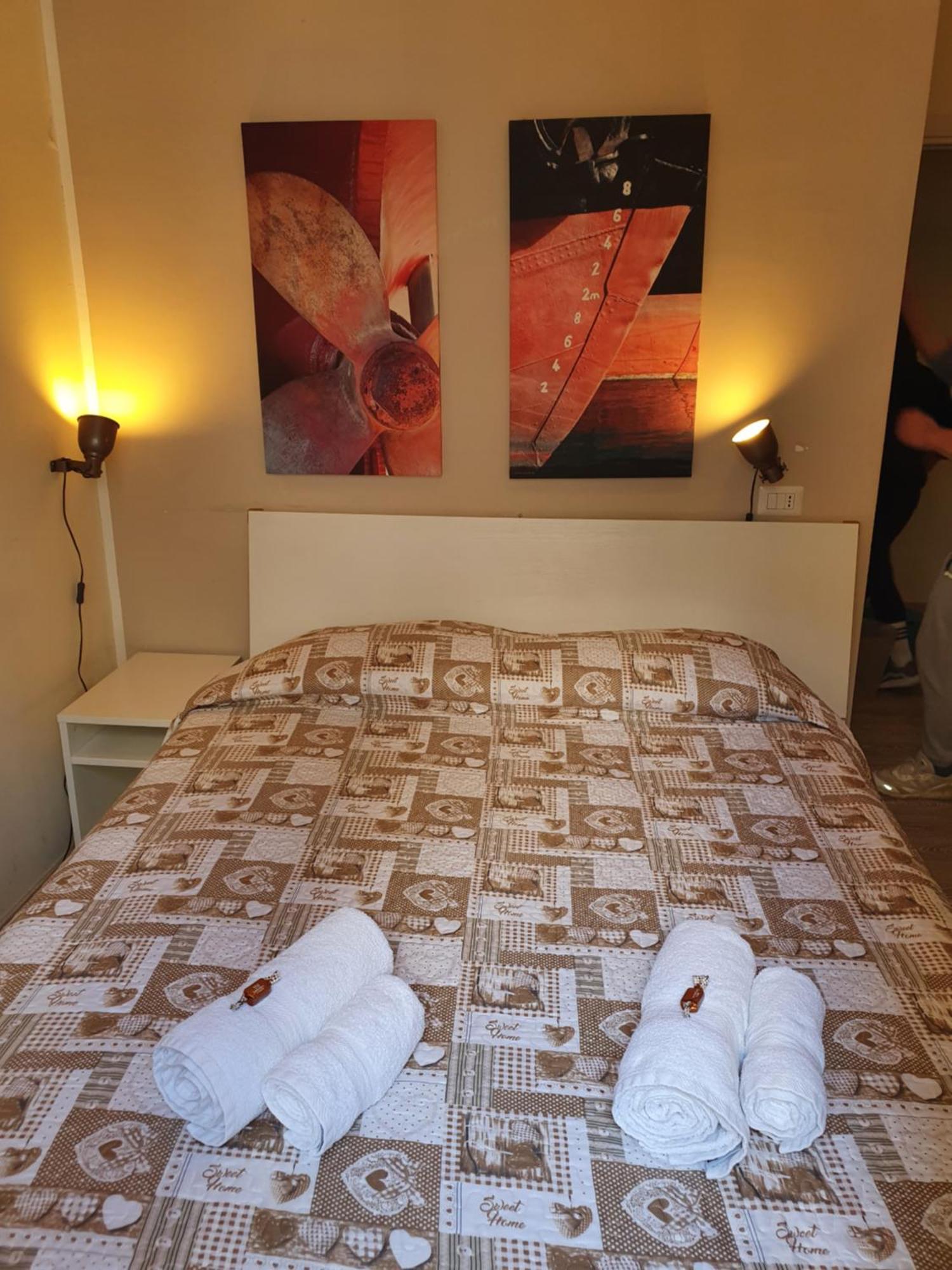 4Rooms Guest House Free Wi-Fi Salerno Exteriér fotografie