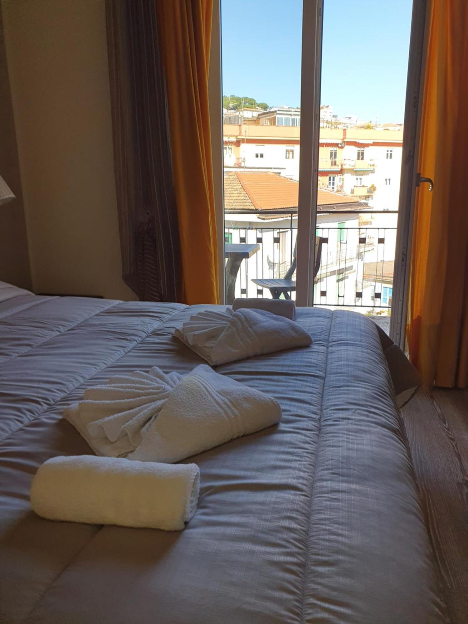 4Rooms Guest House Free Wi-Fi Salerno Exteriér fotografie