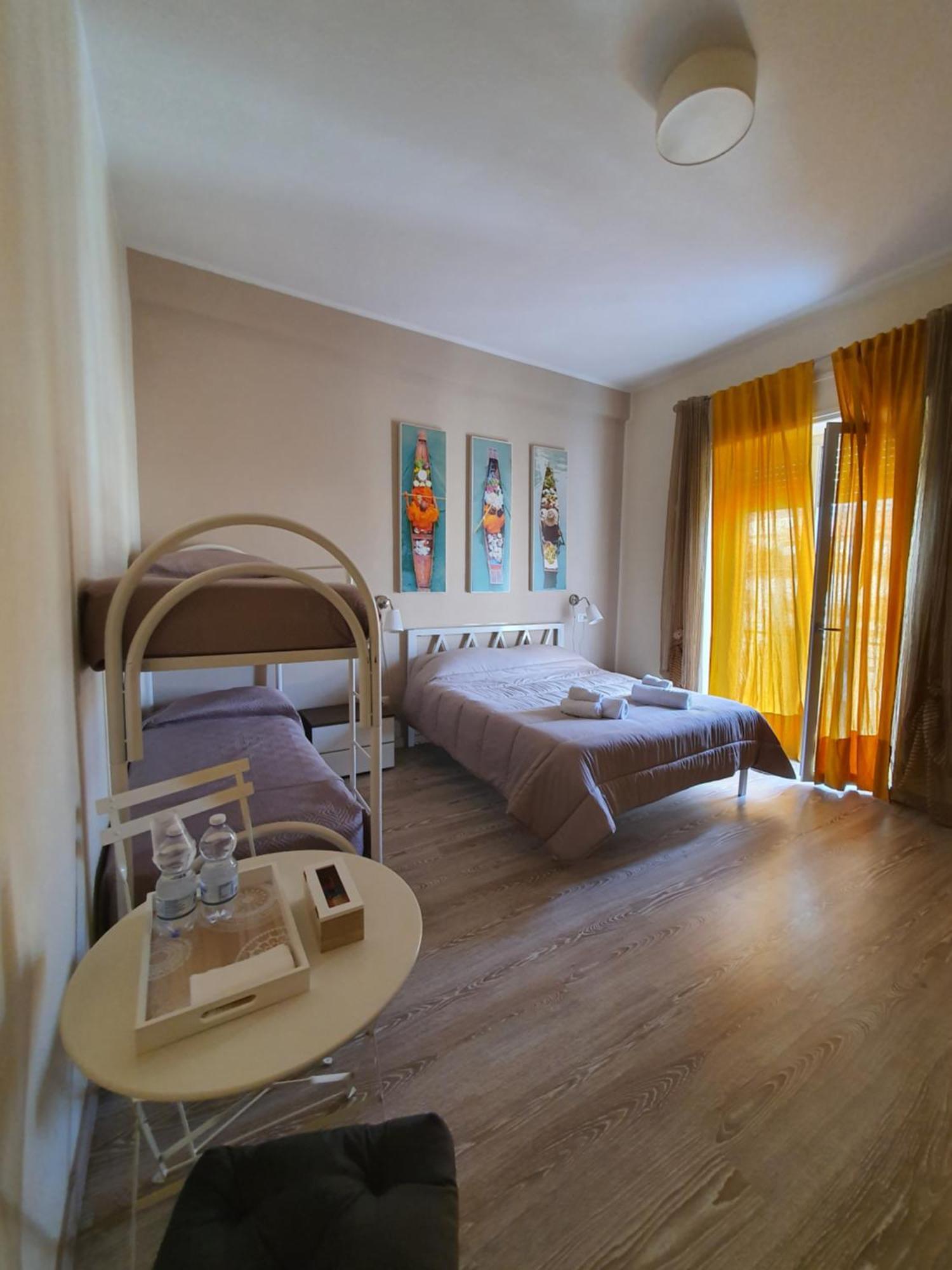4Rooms Guest House Free Wi-Fi Salerno Exteriér fotografie